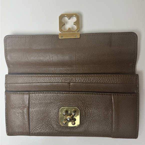 Chloe Bi-Fold Wallet Flap Pebbled Brown Leather Wallet with Gold Clasp - Picture 8 of 16